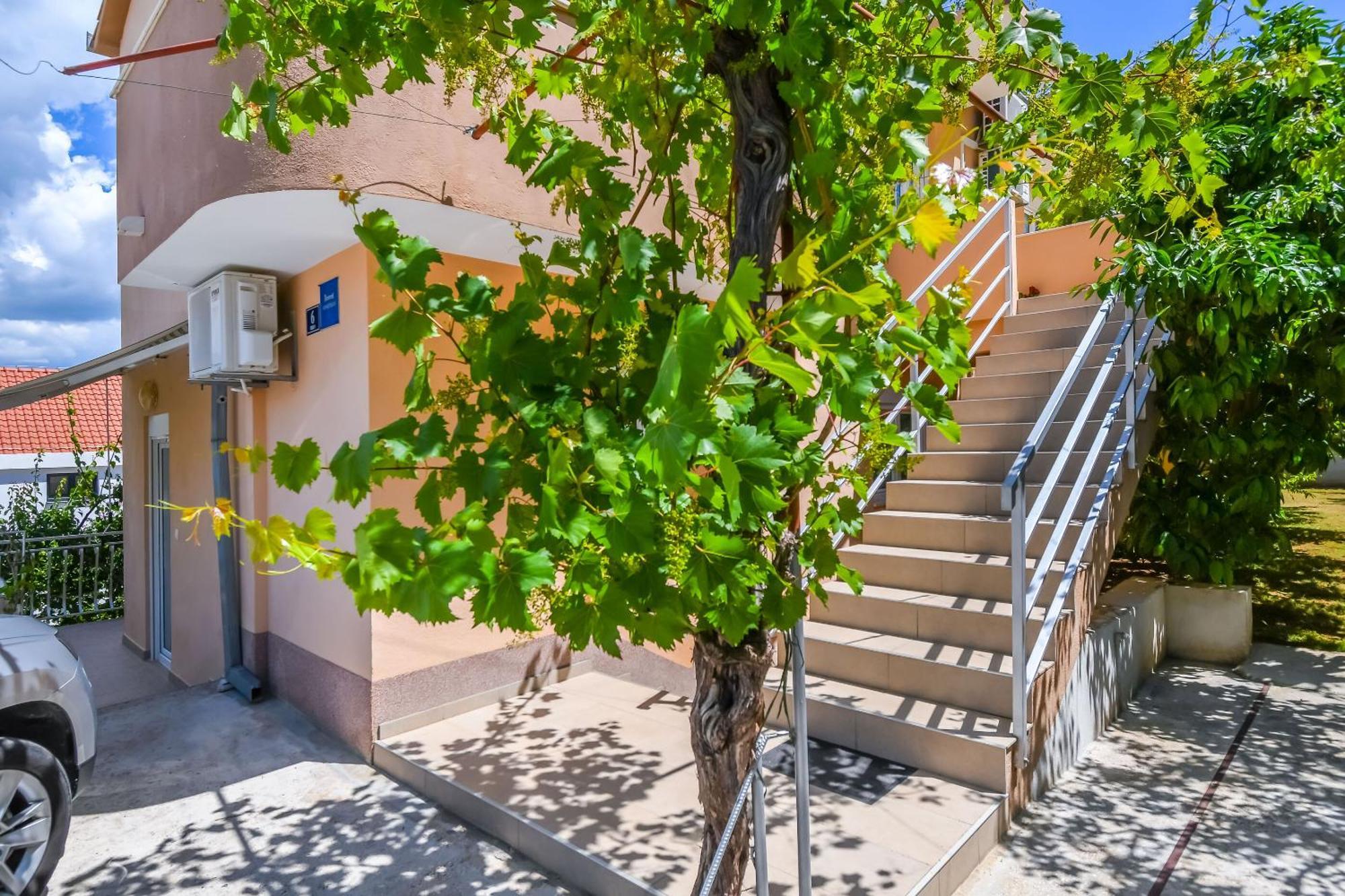 Apartments Tonka Donji Okrug  Екстериор снимка