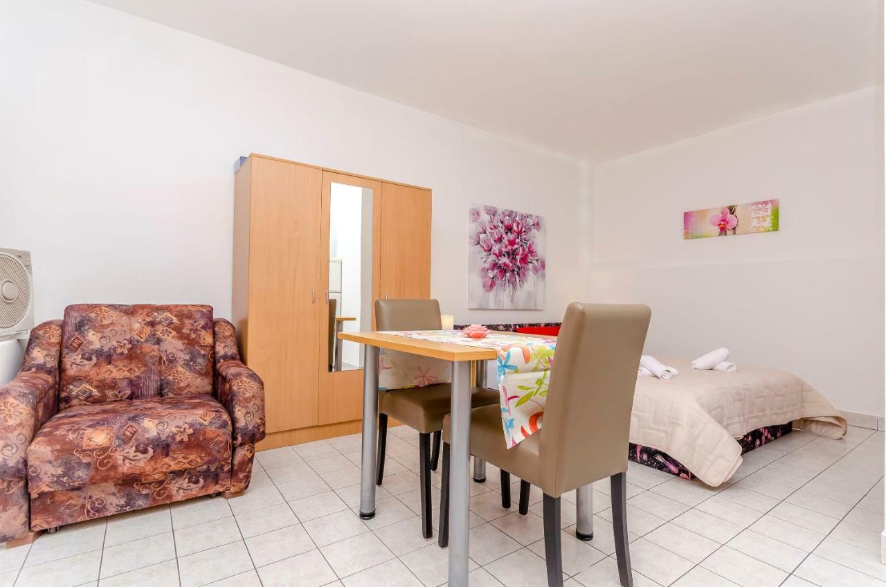 Apartments Tonka Donji Okrug  Екстериор снимка