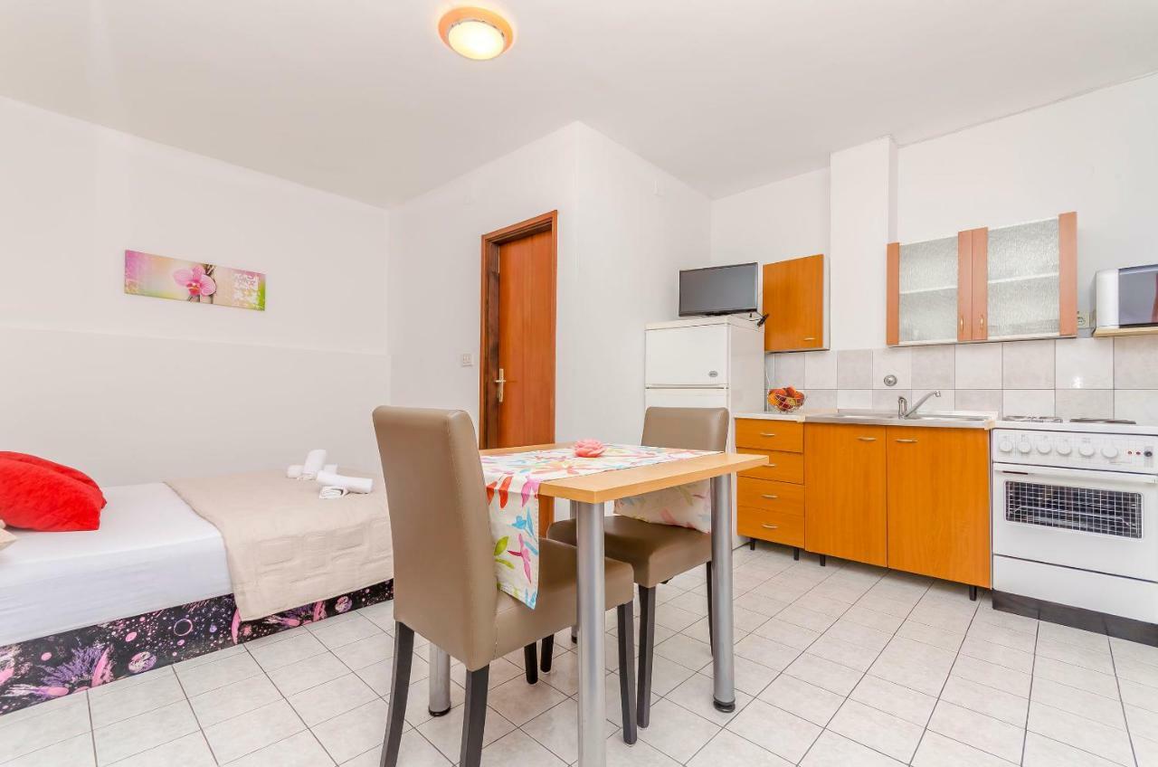 Apartments Tonka Donji Okrug  Екстериор снимка
